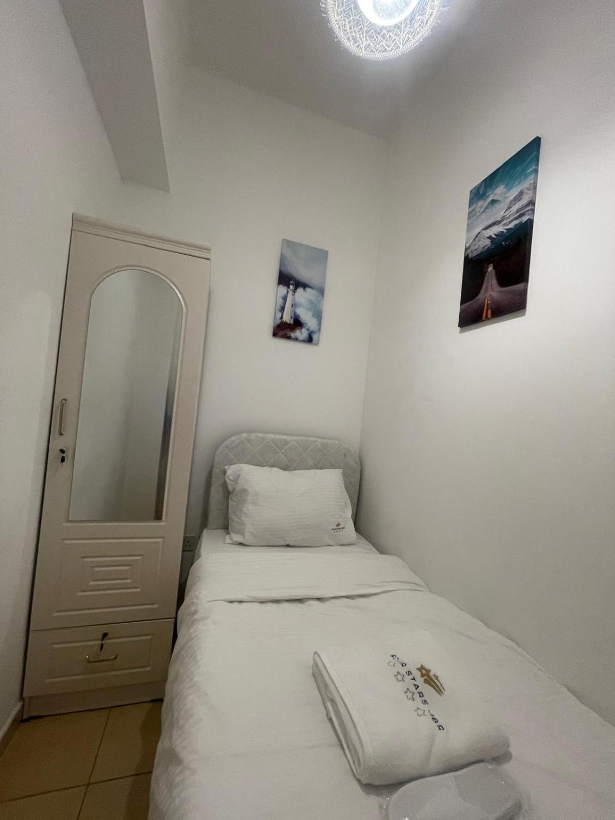 Отель Four Stars Dubai Marina Jbr Экстерьер фото