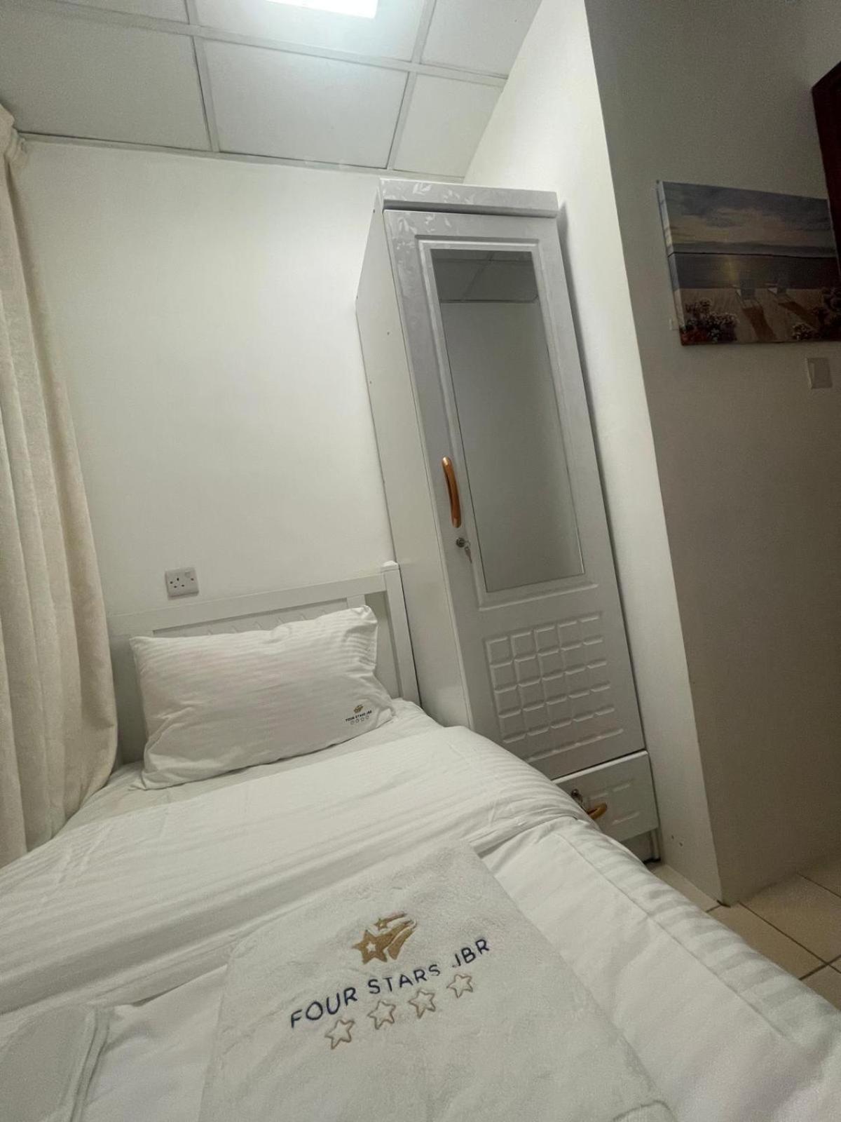 Отель Four Stars Dubai Marina Jbr Экстерьер фото